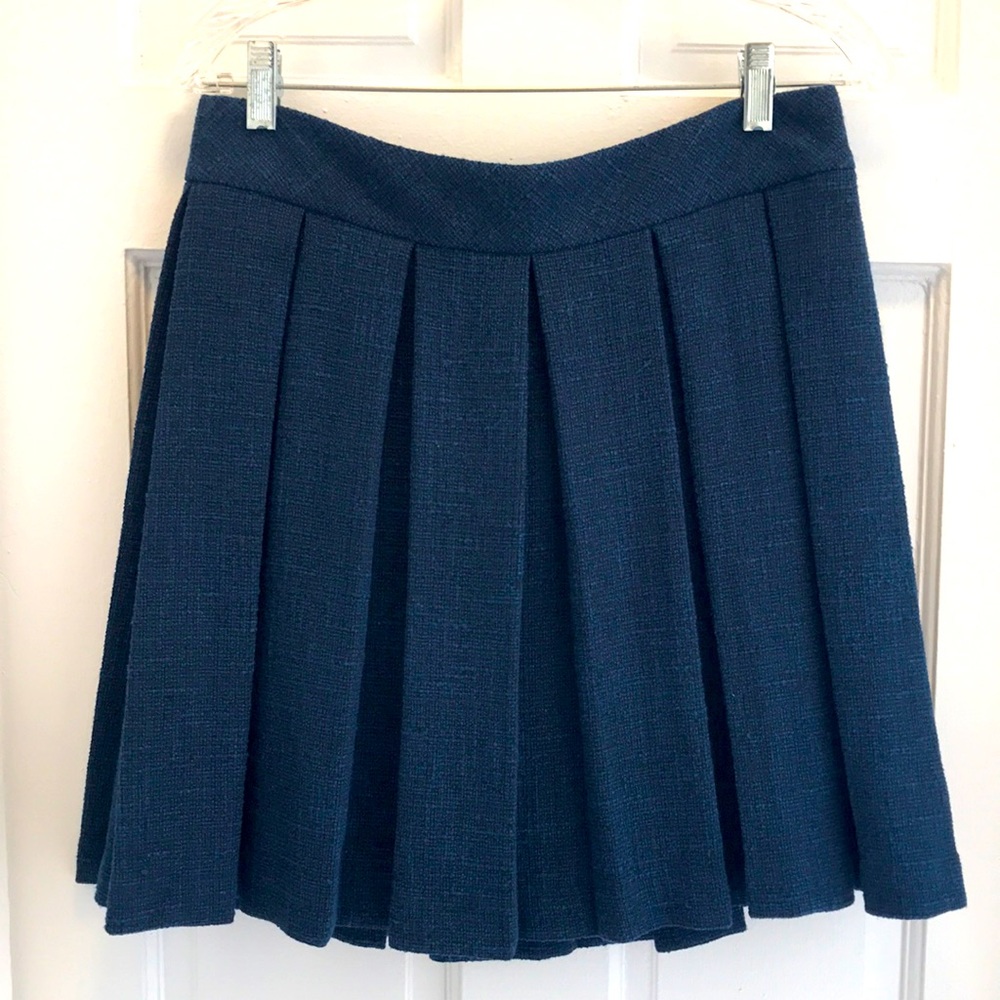 Banana Republic Knit Pleated Skirt in Navy, 6